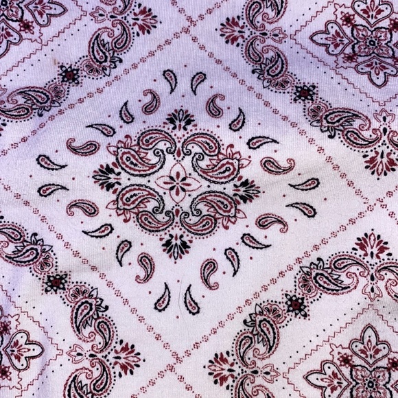 White bandana-patterned Halter top, Forever 21, Size M - Picture 4 of 4